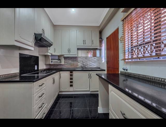 4 BEDROOM CLUSTER FOR SALE IN FERNDALE